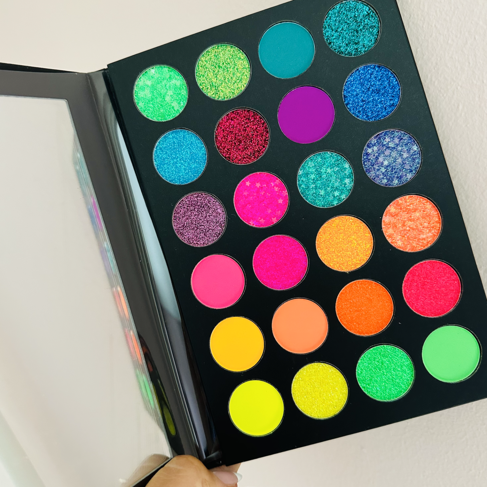 NEON UV STARDUST PRESSED PIGMENTS & GLITTER PALETTE